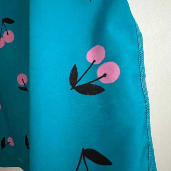 Tea Collection cherry rashguard - Picture 3 of 9